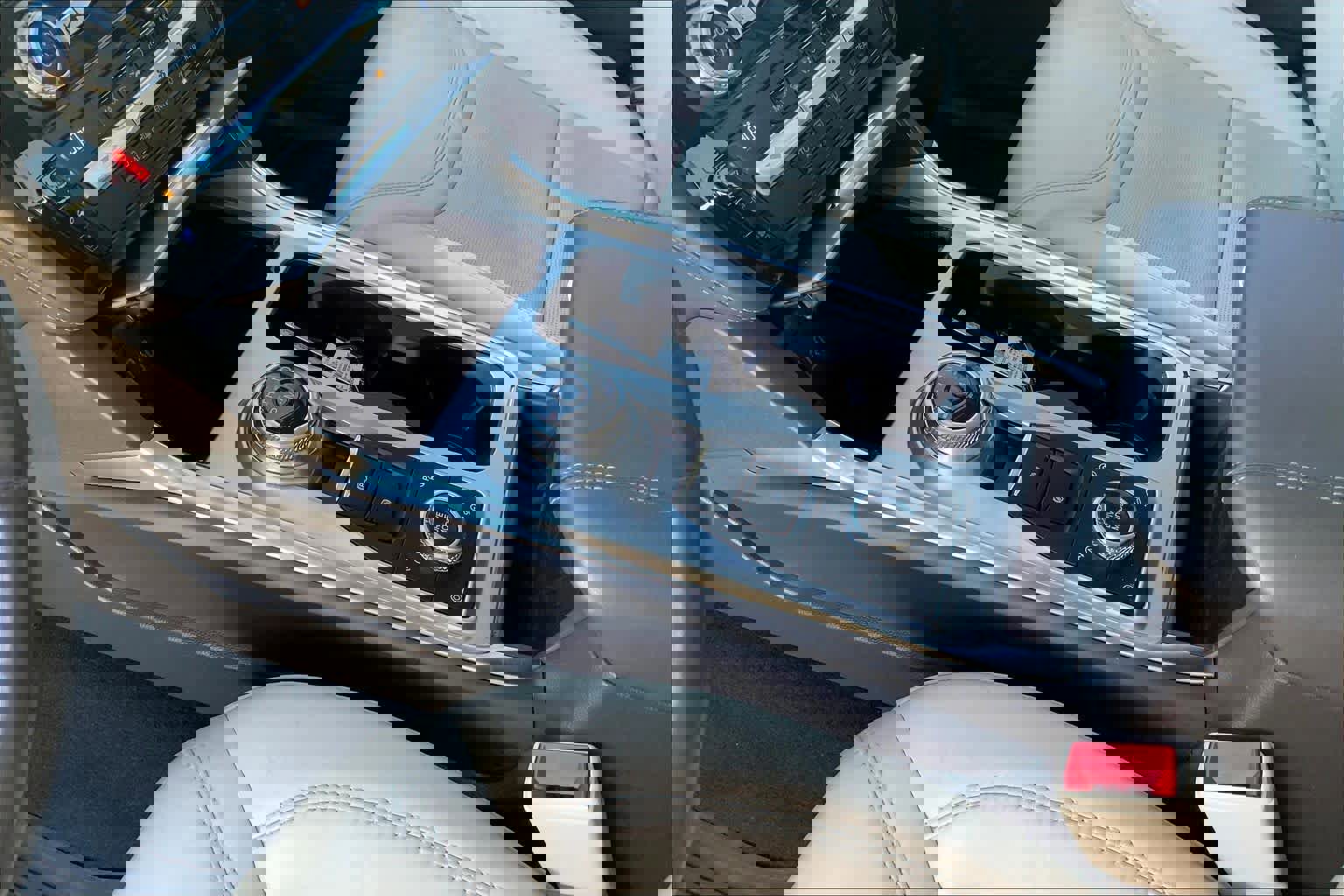 Certified 2021 Ford Explorer Platinum w/ Equipment Group 601A image 16