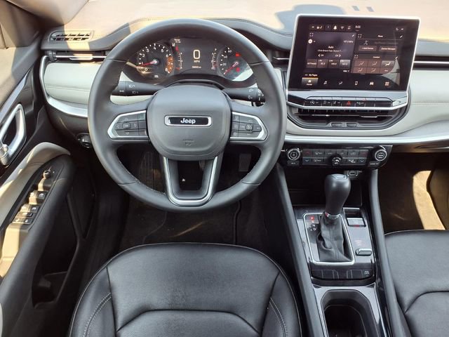 Used 2025 Jeep Compass Limited image 10