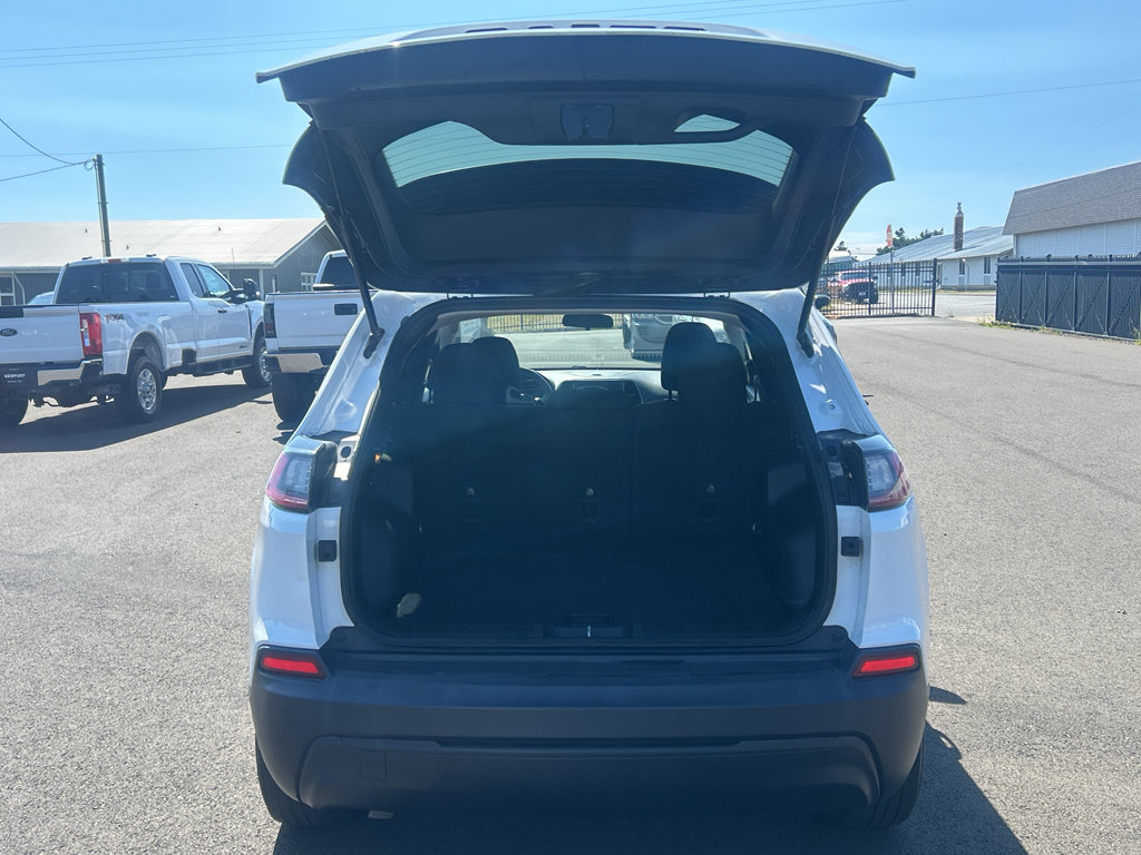 Used 2019 Jeep Cherokee Latitude w/ Popular Appearance Group AWD/4WD image 33