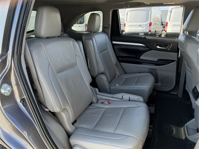 Used 2019 Toyota Highlander XLE image 30