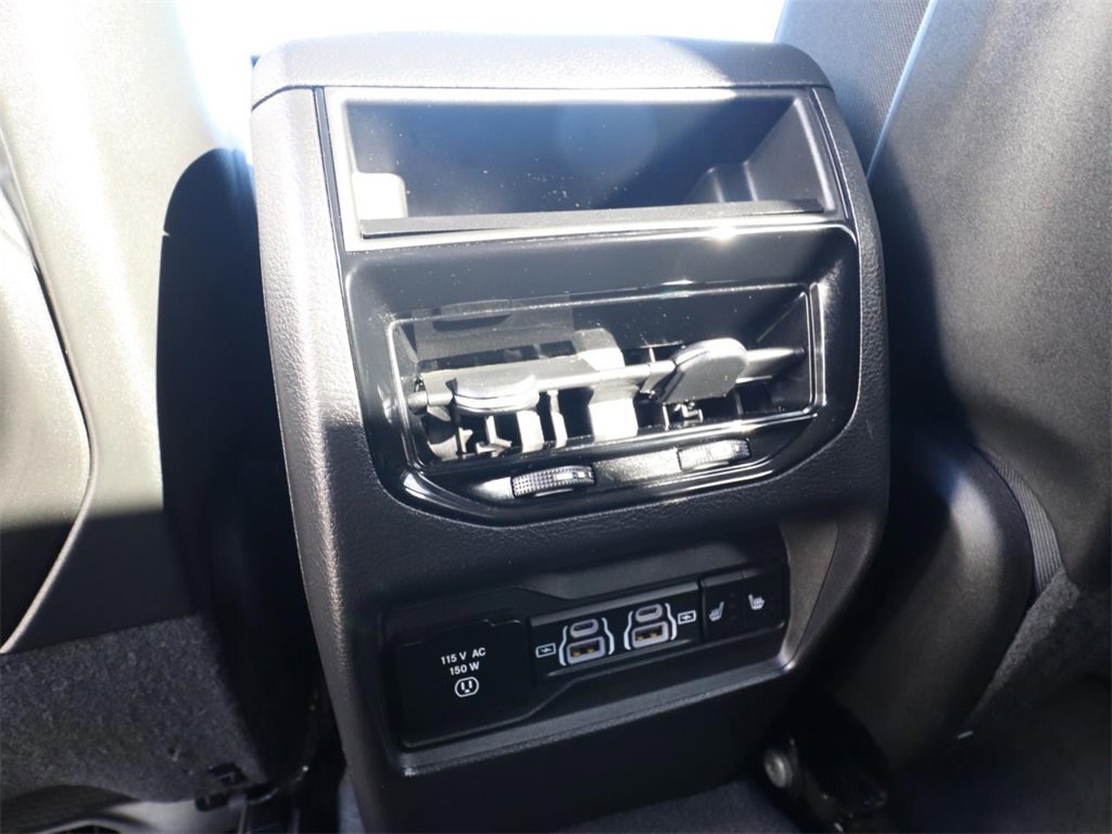 Used 2023 Jeep Grand Cherokee Limited w/ Black Appearance Package image 13