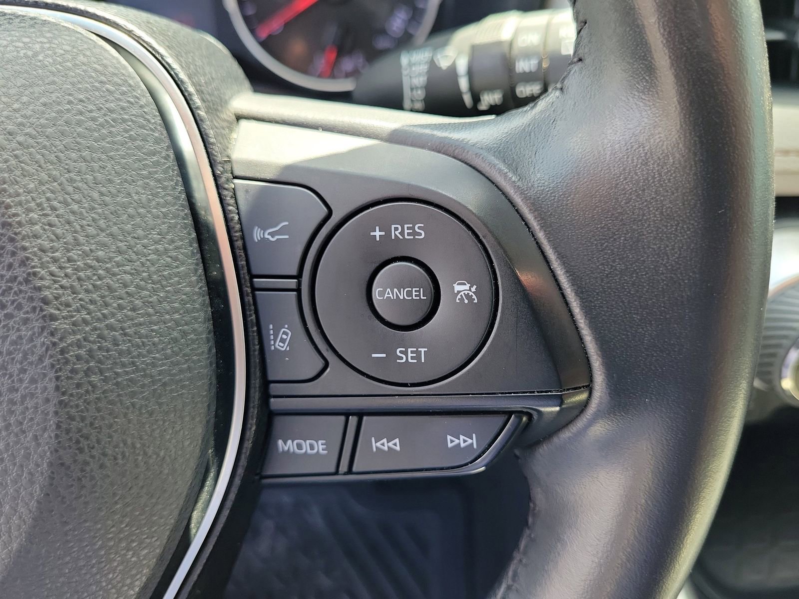 Used 2019 Toyota RAV4 XLE Premium FWD image 22