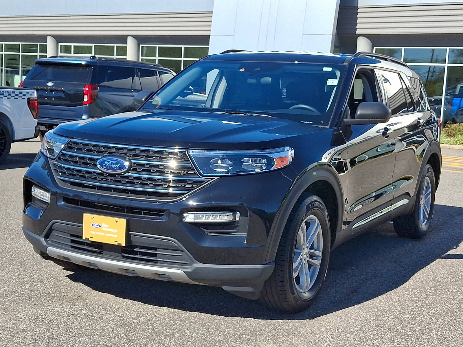 Certified 2023 Ford Explorer XLT w/ Equipment Group 202A AWD/4WD image 4