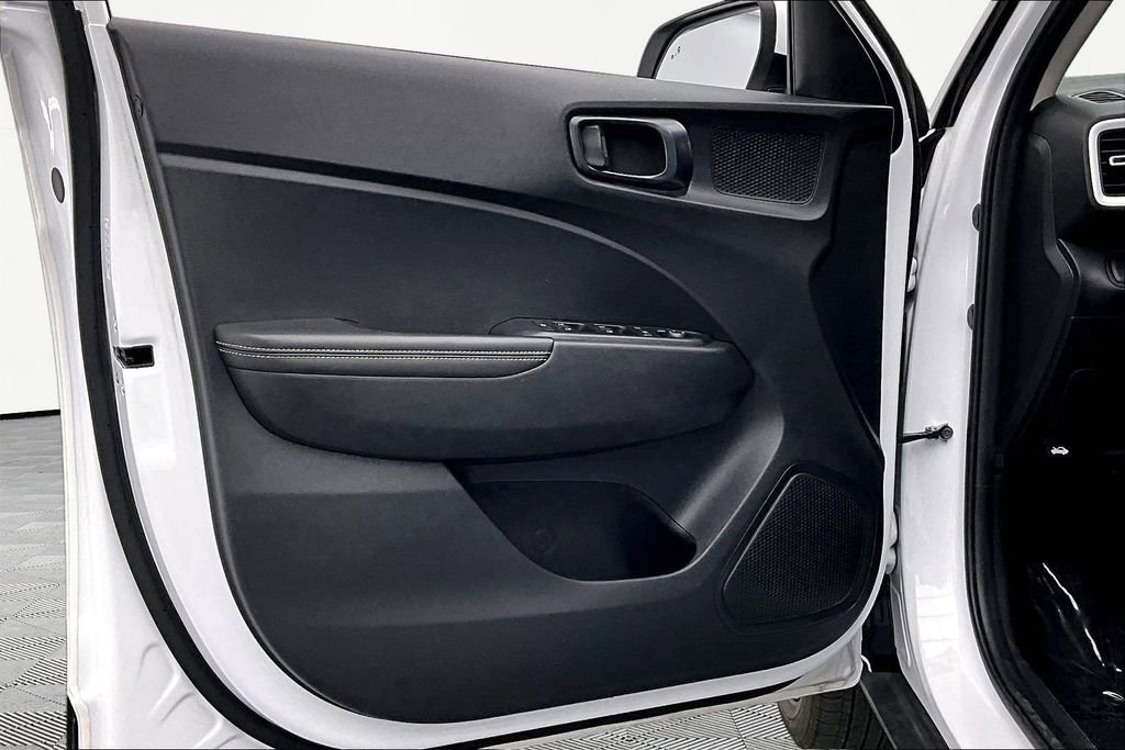 Used 2024 Hyundai Venue Limited FWD image 23