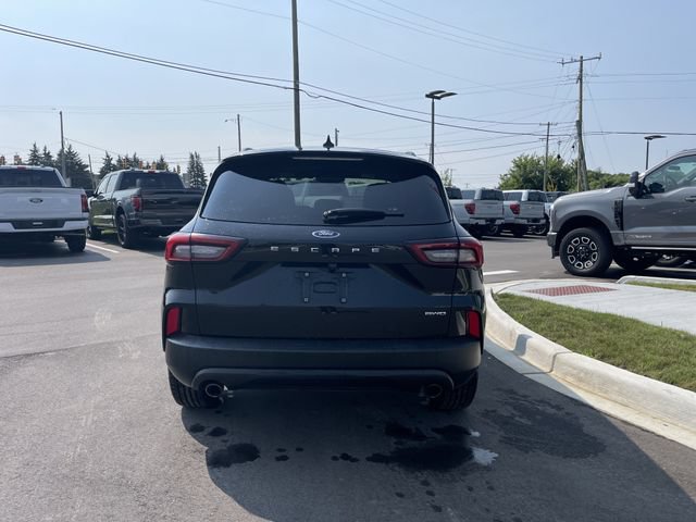 Certified 2025 Ford Escape ST-Line AWD/4WD image 4