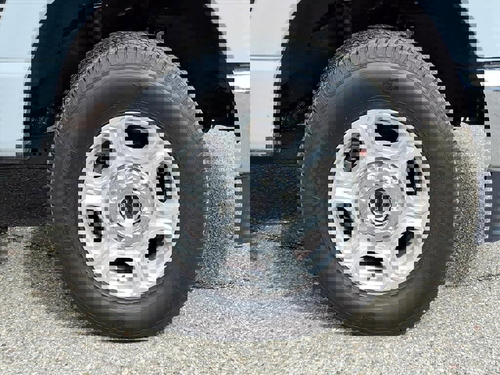 Certified 2025 Ford F250 XLT image 10