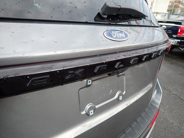 Certified 2025 Ford Explorer Platinum w/ LUX Leather Package image 9