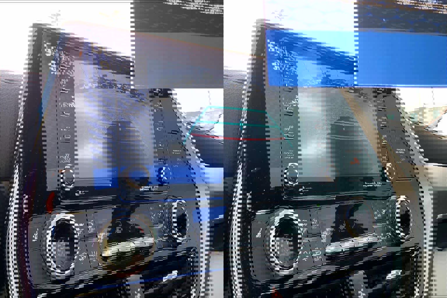 Used 2021 Toyota Highlander XLE FWD image 29