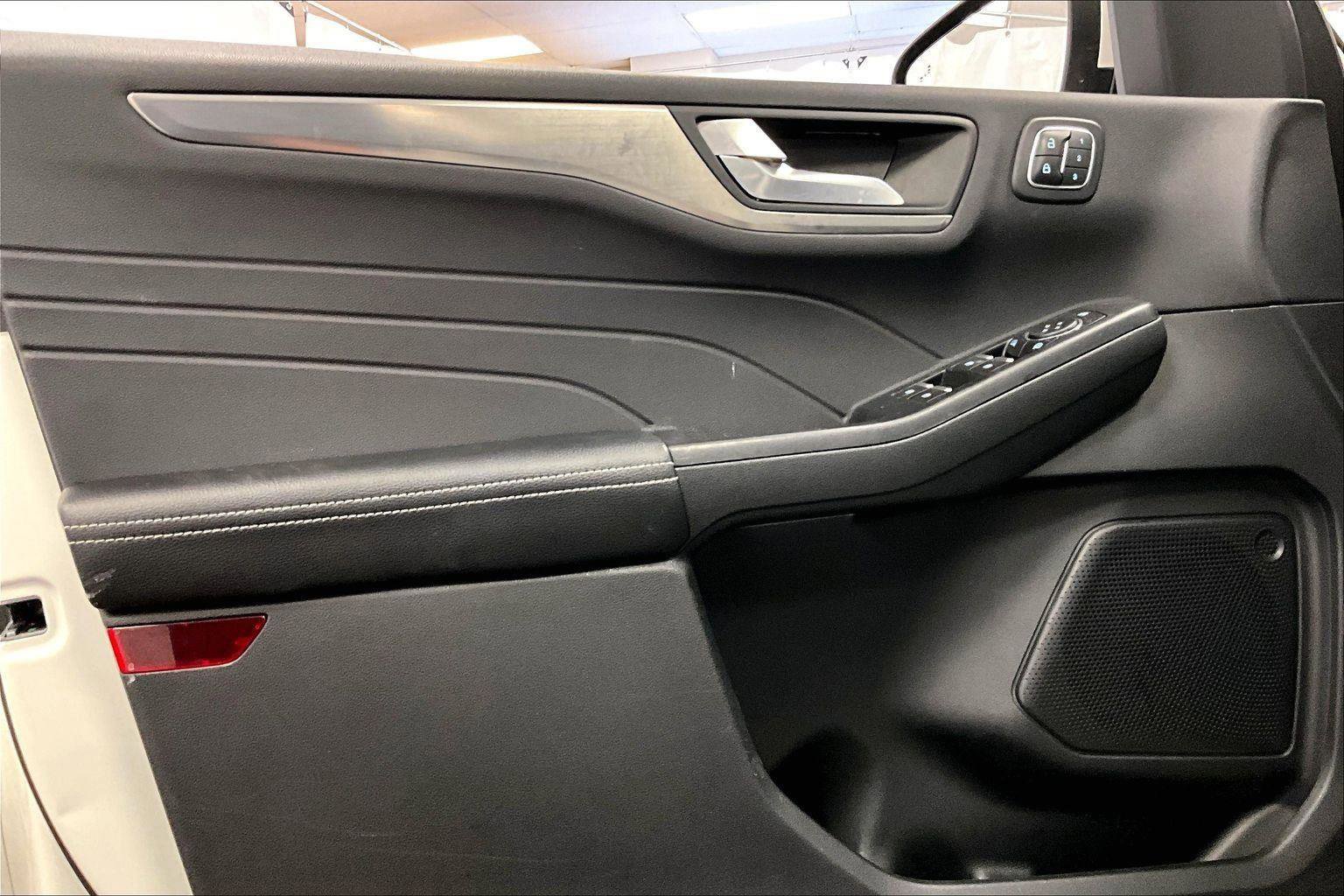 Certified 2022 Ford Escape Titanium w/ Class II Trailer Tow Package image 22