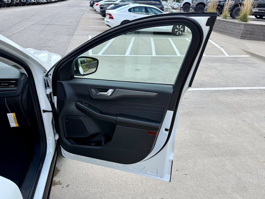 Certified 2025 Ford Escape SE FWD image 19