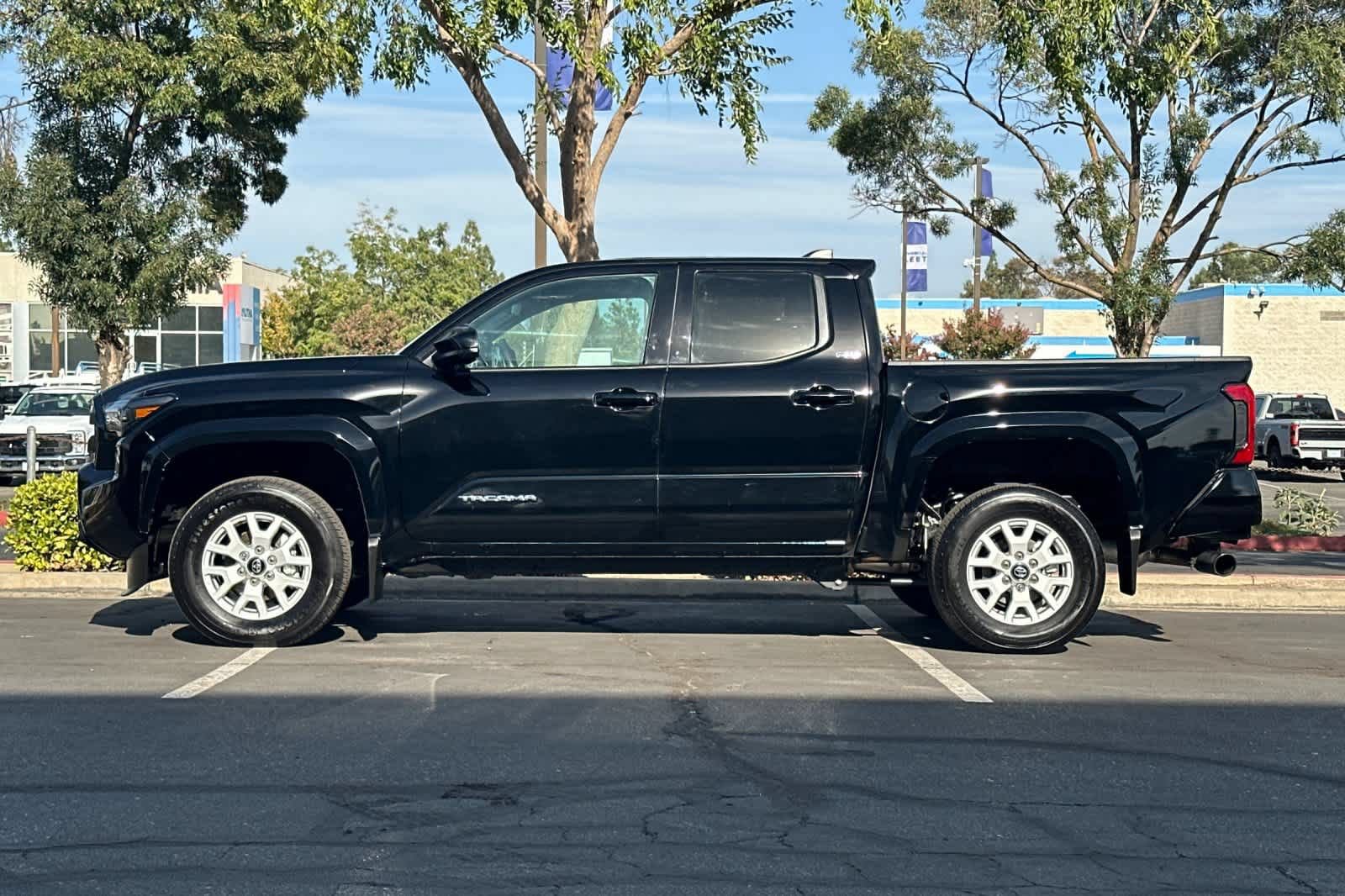 Used 2026 Toyota Tacoma SR5 AWD/4WD image 6