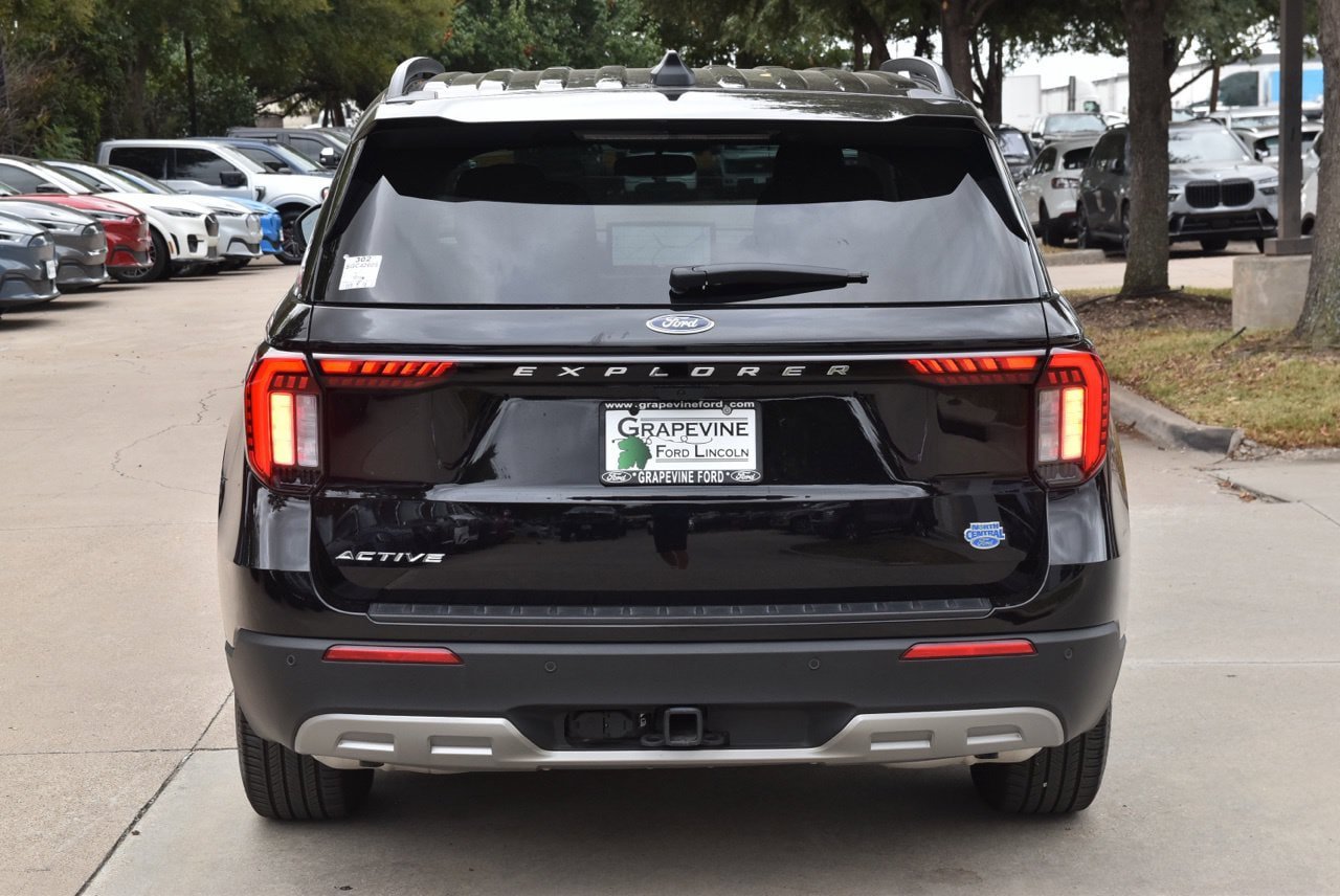 Certified 2025 Ford Explorer Active w/ Active Comfort Package RWD image 9
