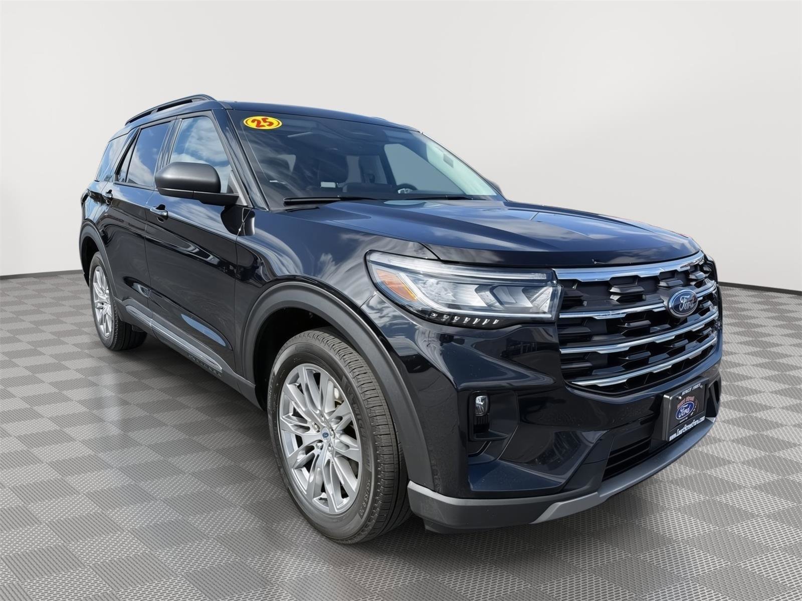 Certified 2025 Ford Explorer Active w/ Active Comfort Package image 7