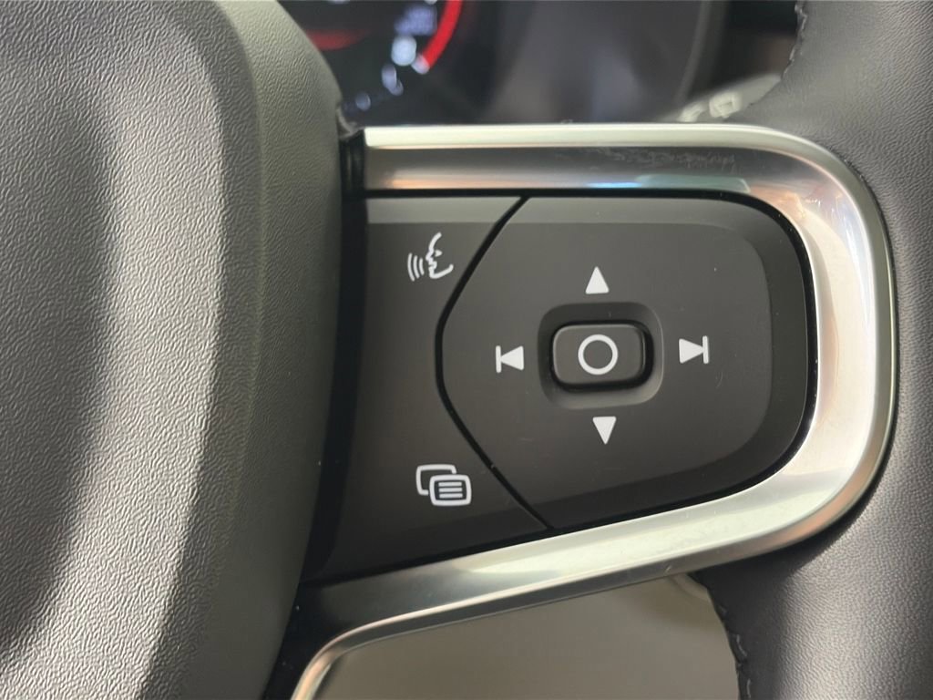 Used 2022 Volvo XC40 T5 Inscription image 18