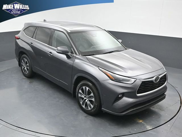 Used 2022 Toyota Highlander XLE FWD image 9
