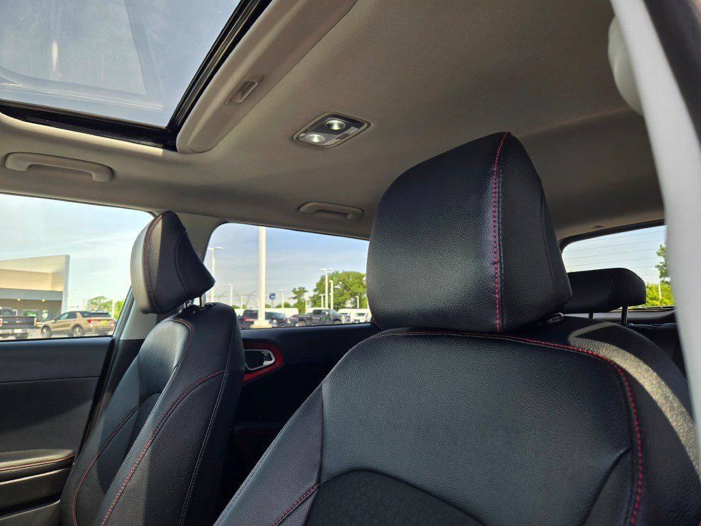 Used 2025 Kia Soul GT-Line w/ GT-Line Technology Package FWD image 22