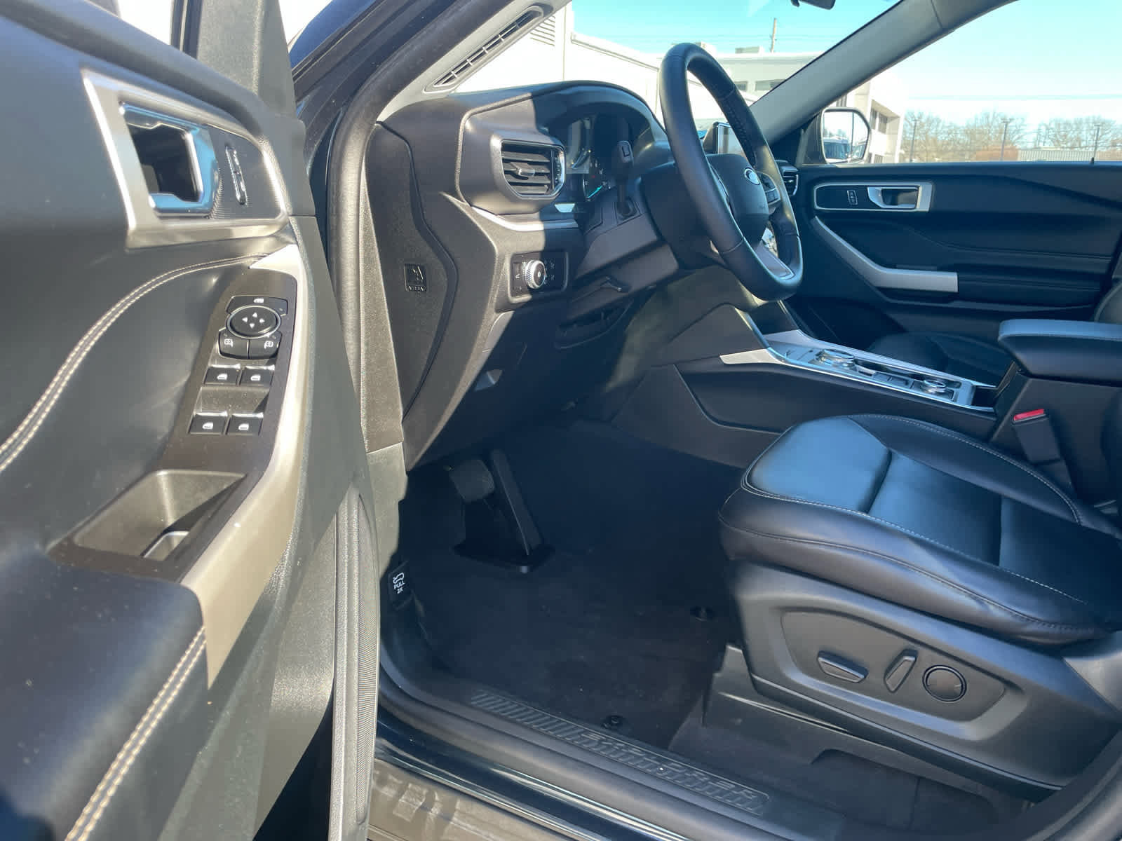 Certified 2023 Ford Explorer XLT w/ Equipment Group 202A image 8