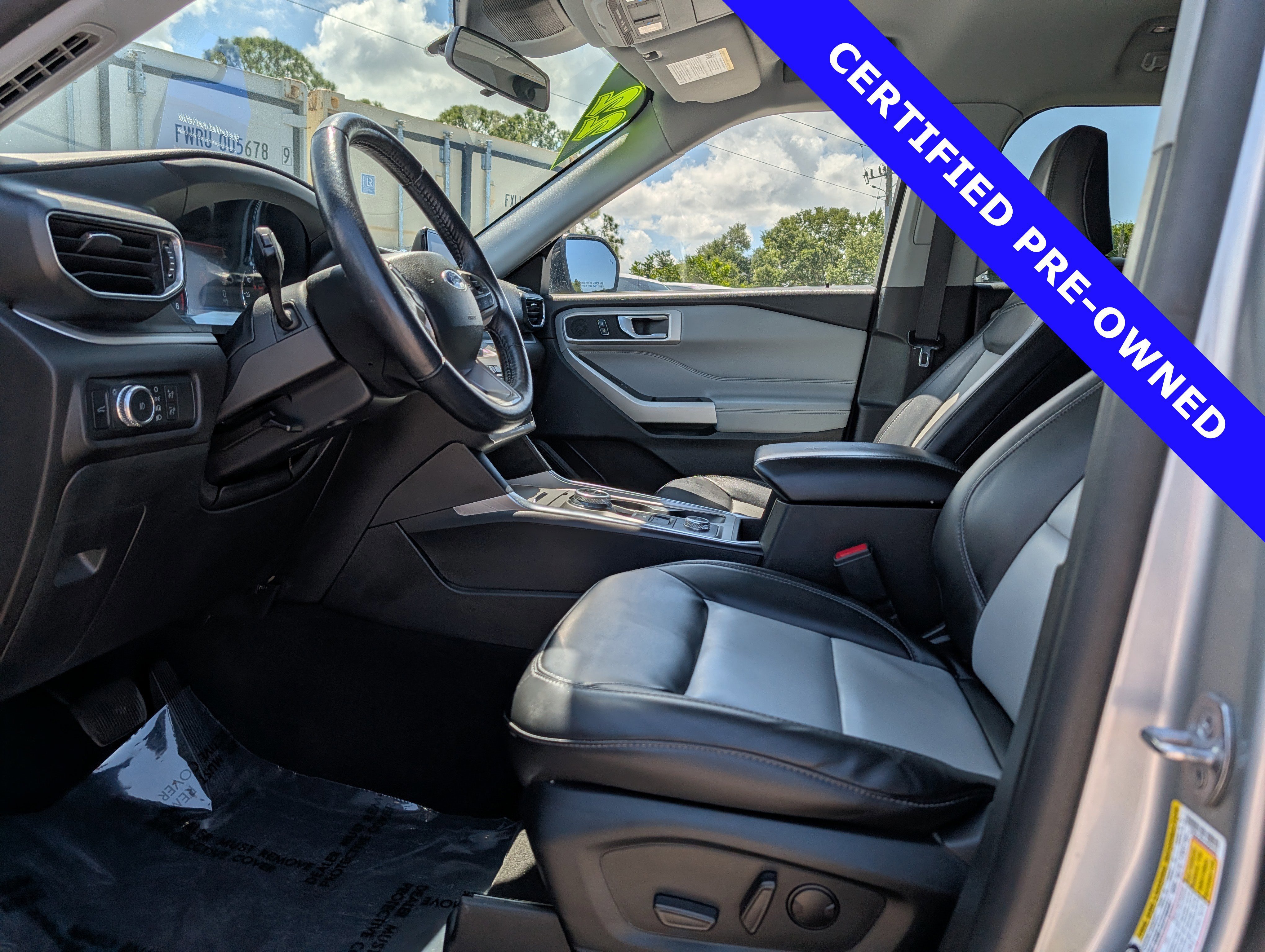 Certified 2022 Ford Explorer XLT w/ Equipment Group 202A AWD/4WD image 28