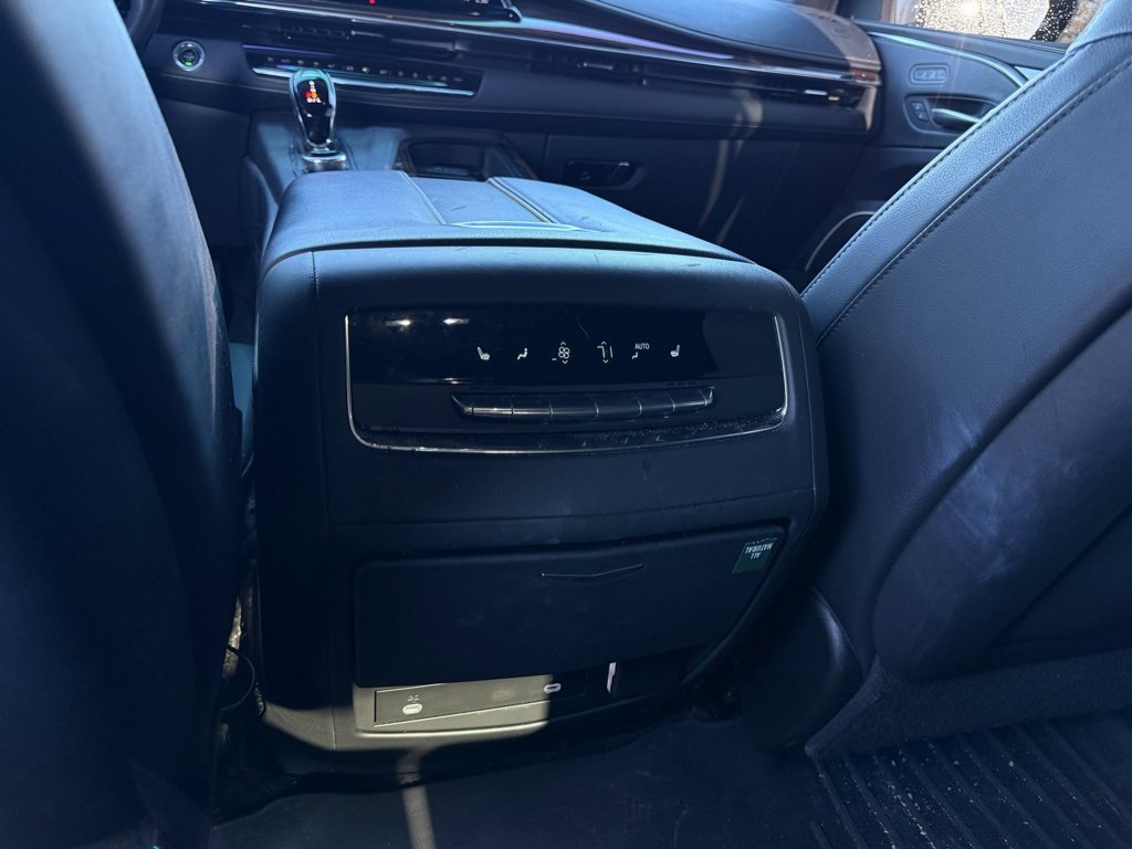 Used 2022 Cadillac Escalade Luxury image 25