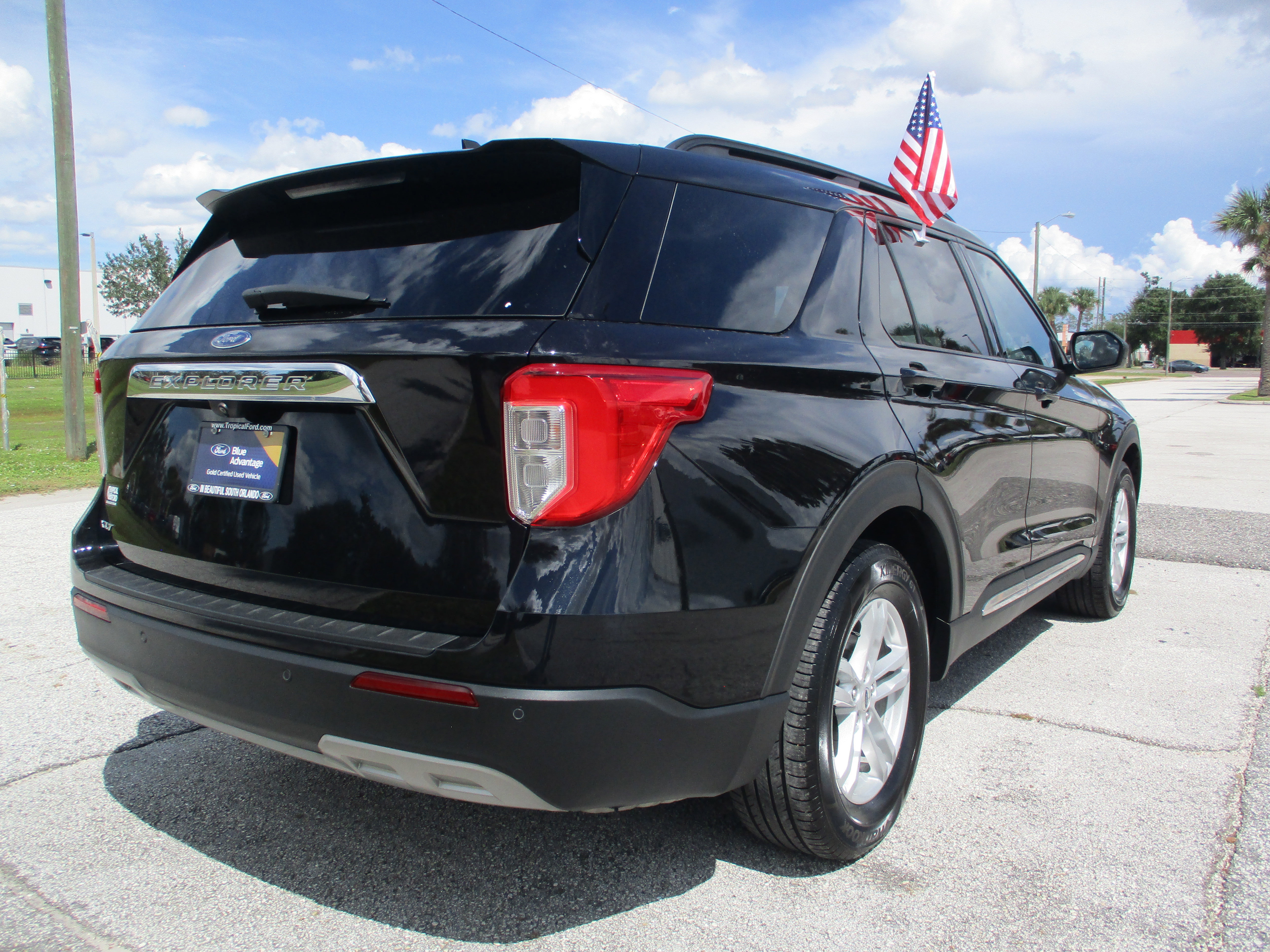 Certified 2022 Ford Explorer XLT w/ Equipment Group 202A image 5