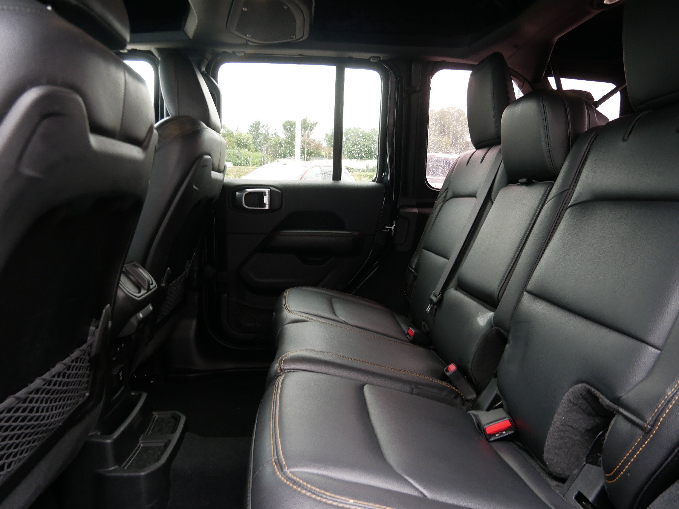 Used 2024 Jeep Wrangler Unlimited Sahara AWD/4WD image 5