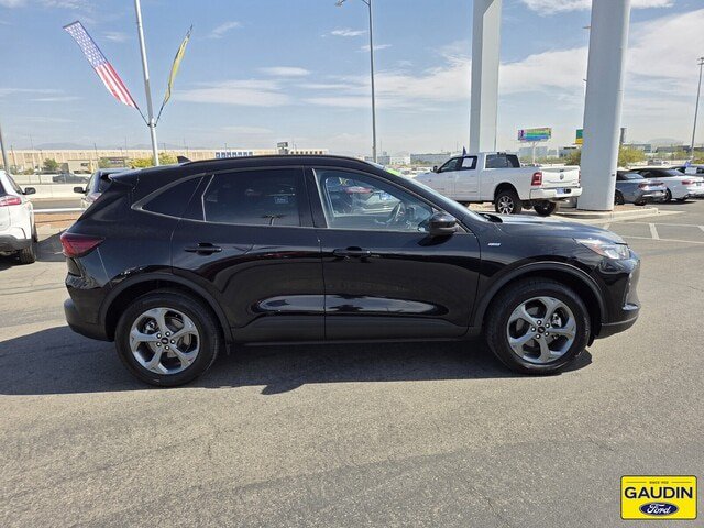 Certified 2025 Ford Escape ST-Line Select AWD/4WD image 8