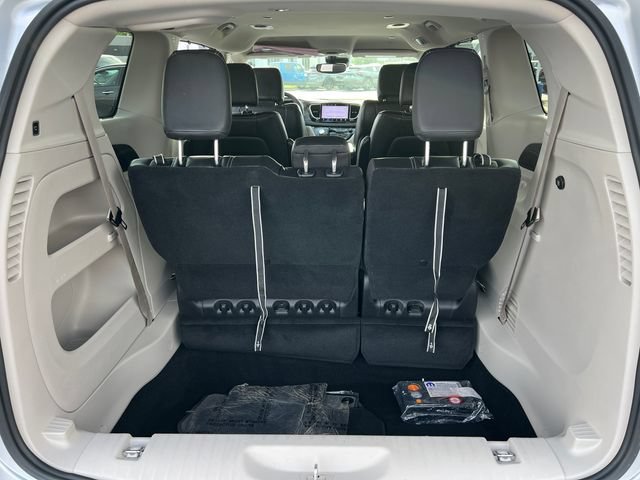 Used 2022 Chrysler Pacifica Touring-L FWD image 7