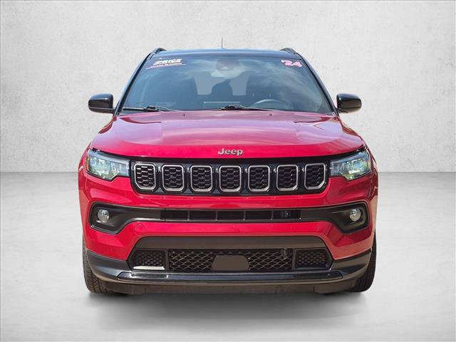 Used 2024 Jeep Compass Latitude w/ Altitude Special Edition AWD/4WD image 2