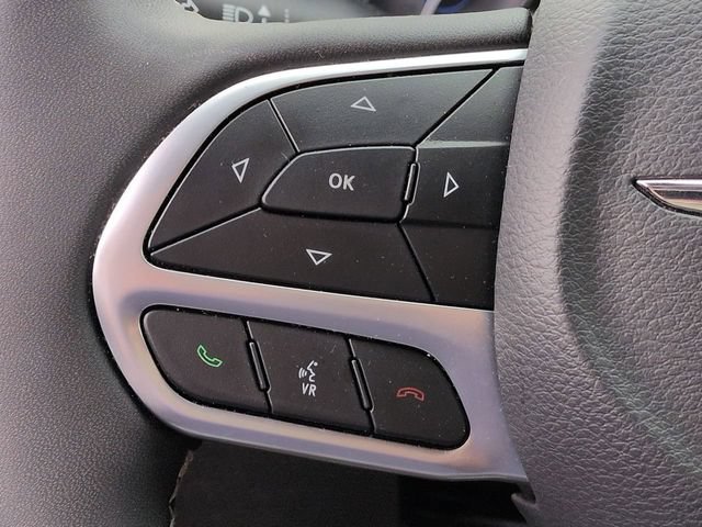 Used 2026 Chrysler Pacifica Limited FWD image 33