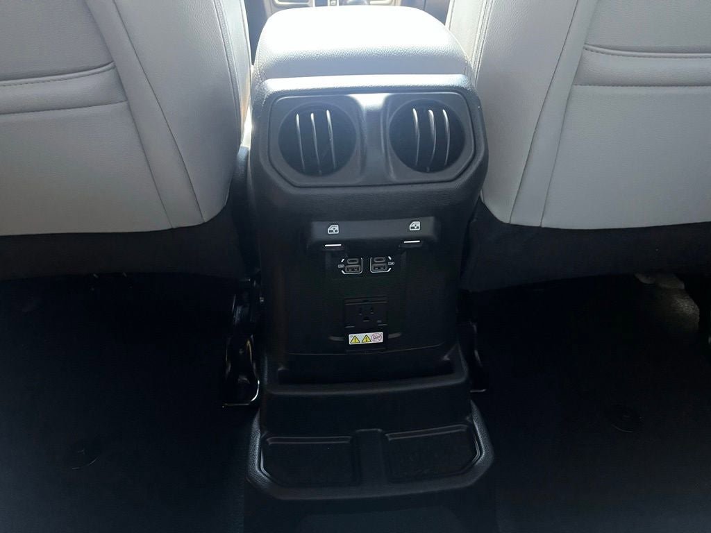 Used 2023 Jeep Wrangler Unlimited Sahara AWD/4WD image 16