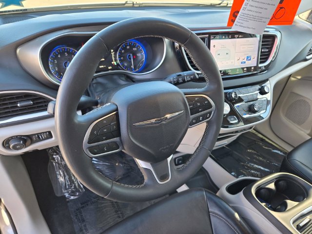 Used 2024 Chrysler Pacifica Touring-L FWD image 26