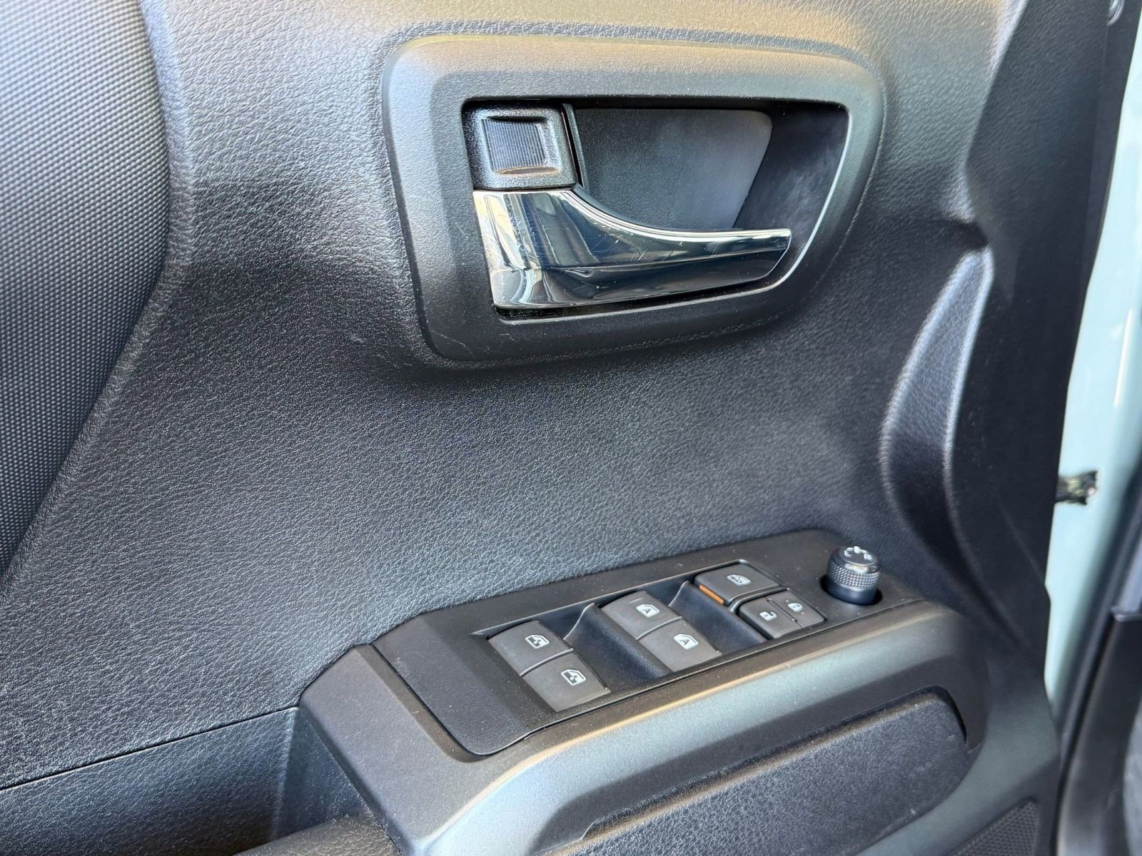 Used 2022 Toyota Tacoma TRD Off-Road w/ TRD Premium Off Road Package AWD/4WD image 13