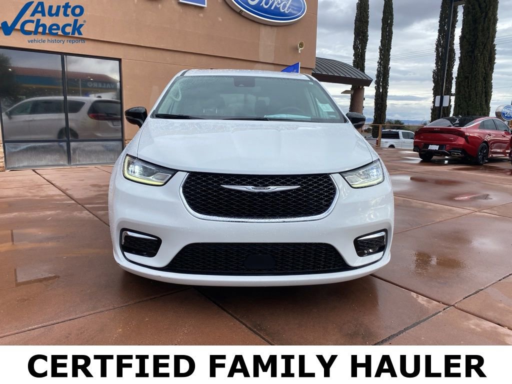 Used 2024 Chrysler Pacifica Touring-L image 11