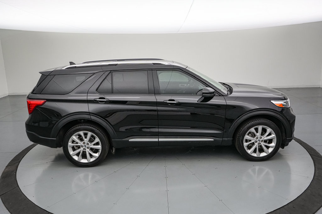 Certified 2024 Ford Explorer Platinum w/ Technology Package AWD/4WD image 3