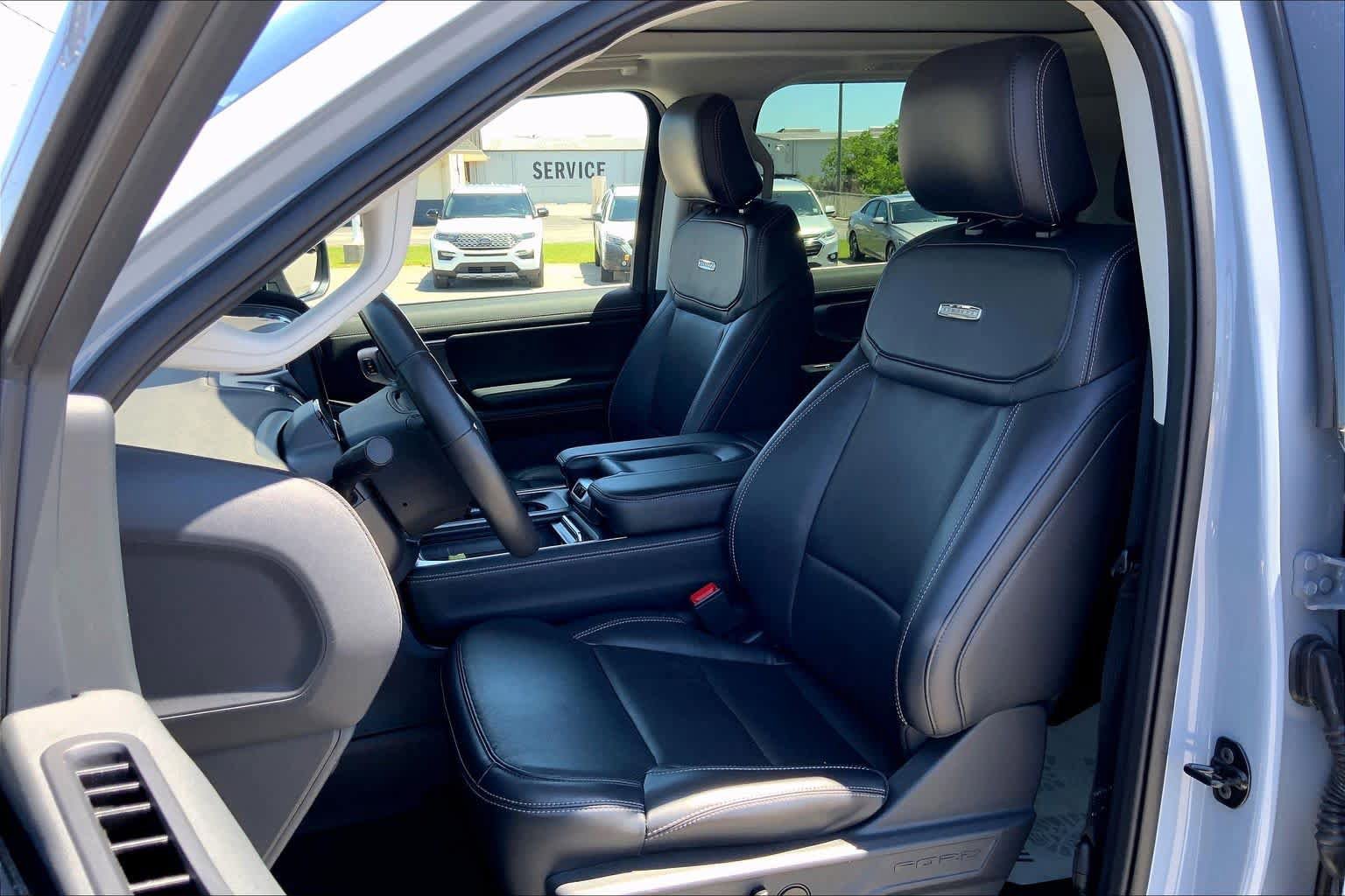 Certified 2025 Ford Expedition Max Platinum w/ Driver's Package AWD/4WD image 8