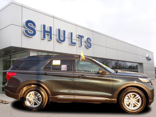 Certified 2022 Ford Explorer XLT w/ Equipment Group 202A image 2