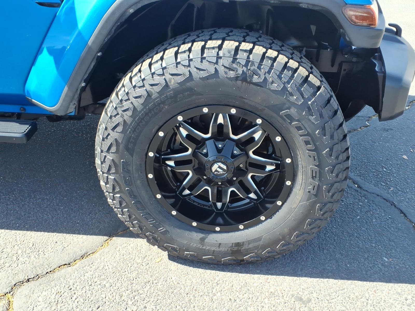 Used 2021 Jeep Gladiator Sport image 9