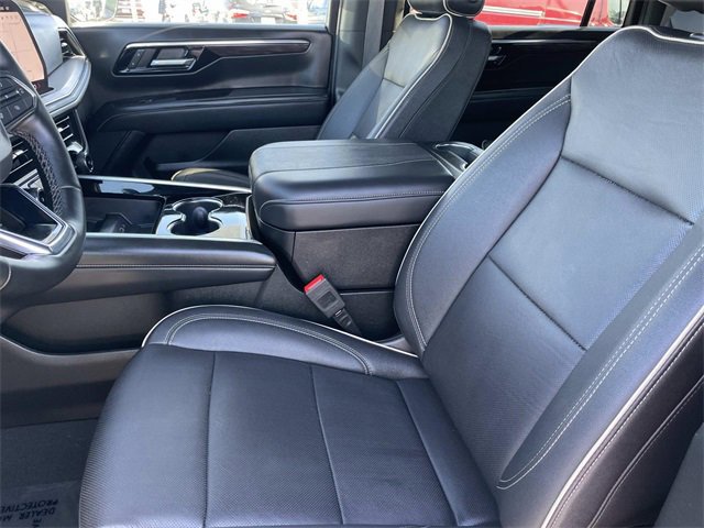 Used 2025 Chevrolet Suburban Premier image 21