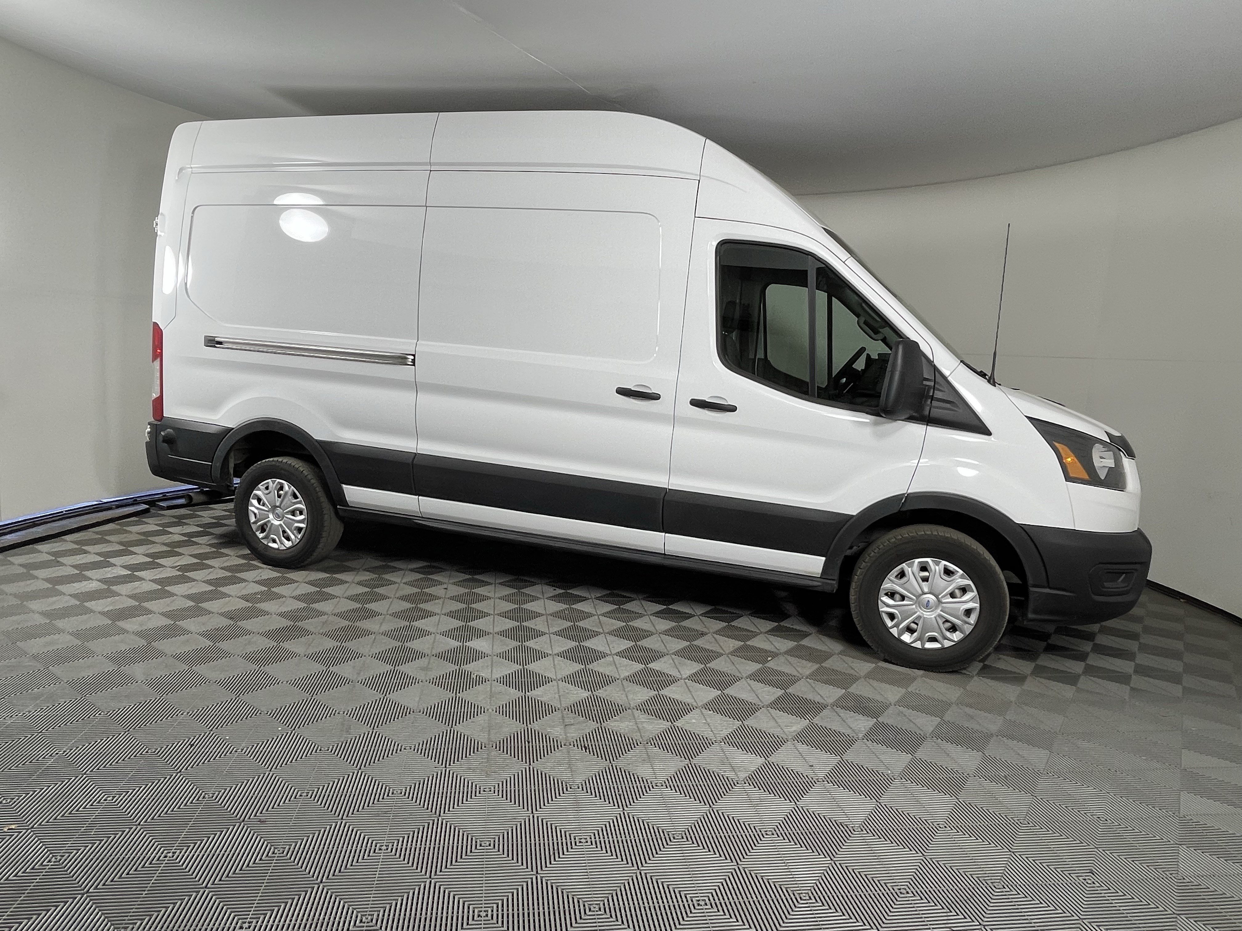 Certified 2025 Ford Transit 250 148 High Roof RWD image 6