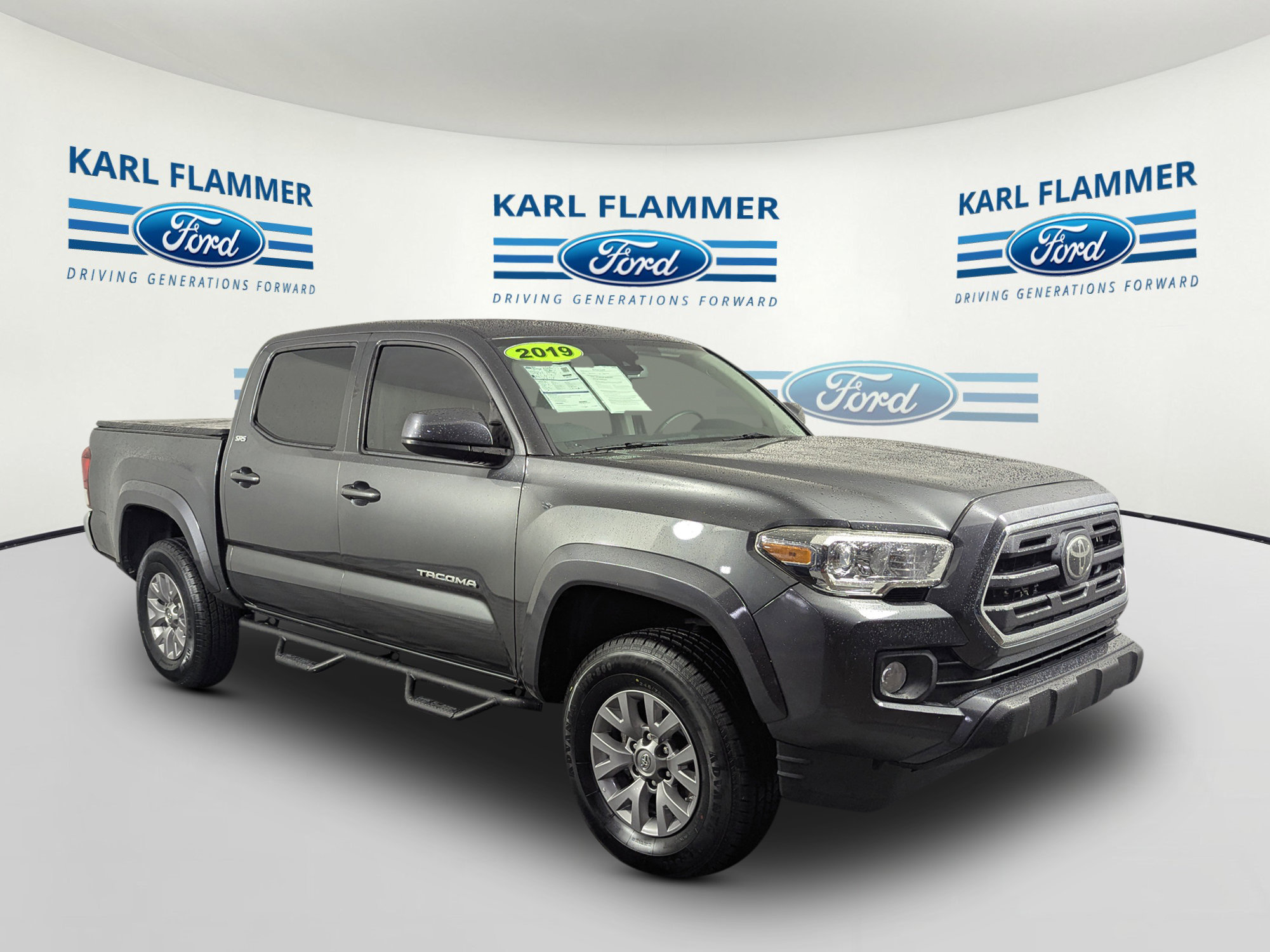 Used 2019 Toyota Tacoma SR5 RWD image 1