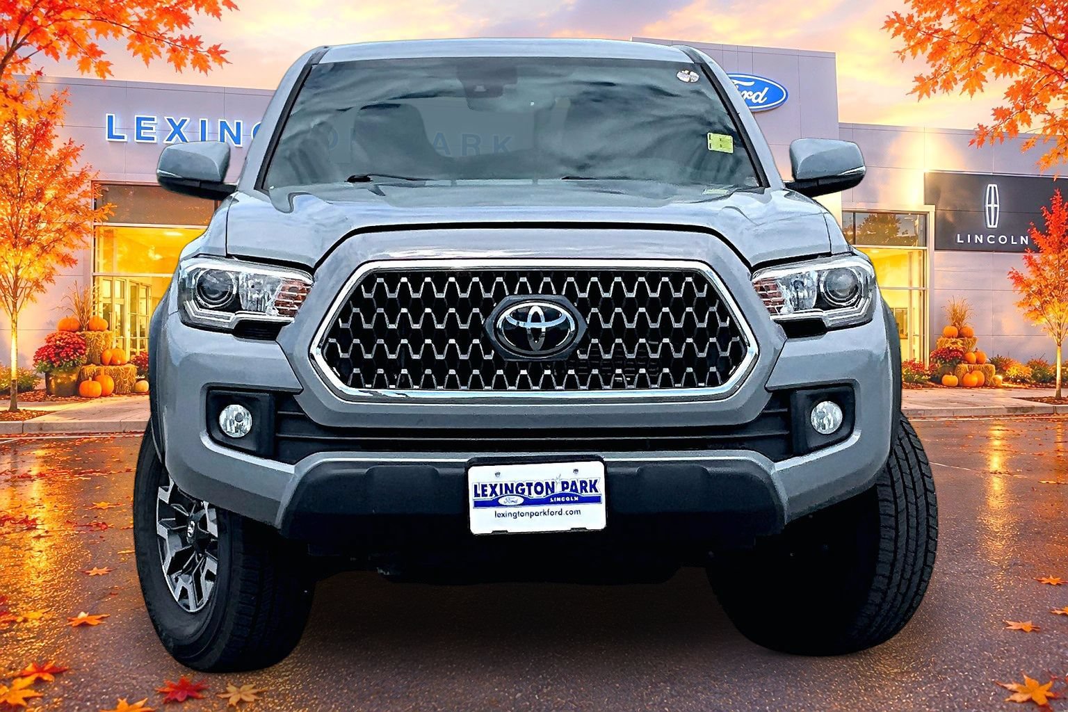 Used 2019 Toyota Tacoma TRD Off-Road AWD/4WD image 2