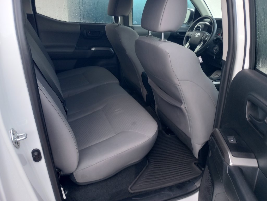Used 2022 Toyota Tacoma SR5 RWD image 12