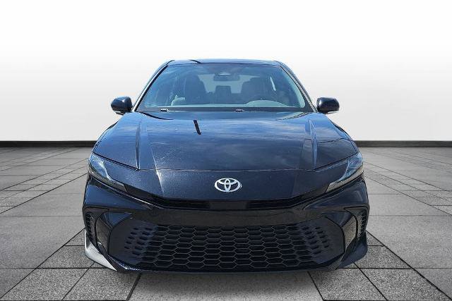 Used 2025 Toyota Camry SE FWD image 2