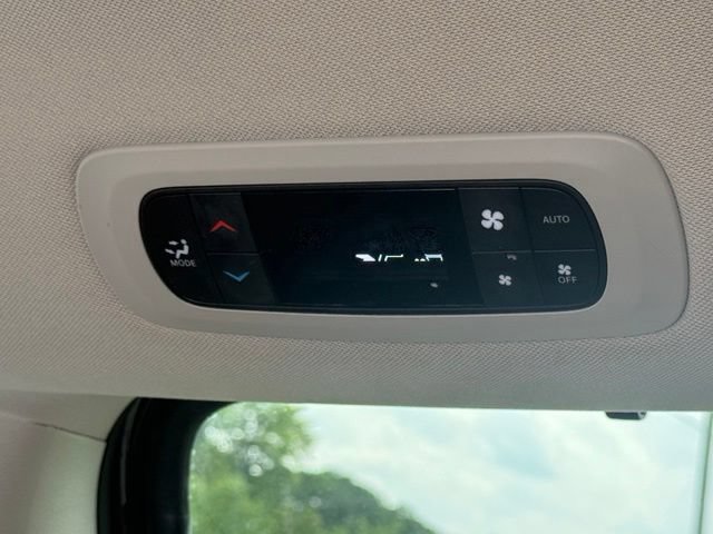 Used 2024 Chrysler Pacifica Touring-L FWD image 17