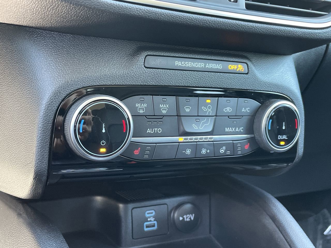 Certified 2022 Ford Escape Titanium image 23