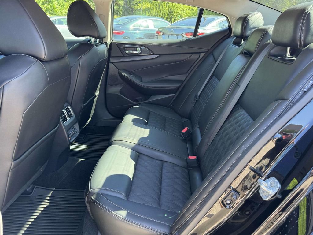 Used 2023 Nissan Maxima Platinum w/ Sport Mat Group FWD image 16