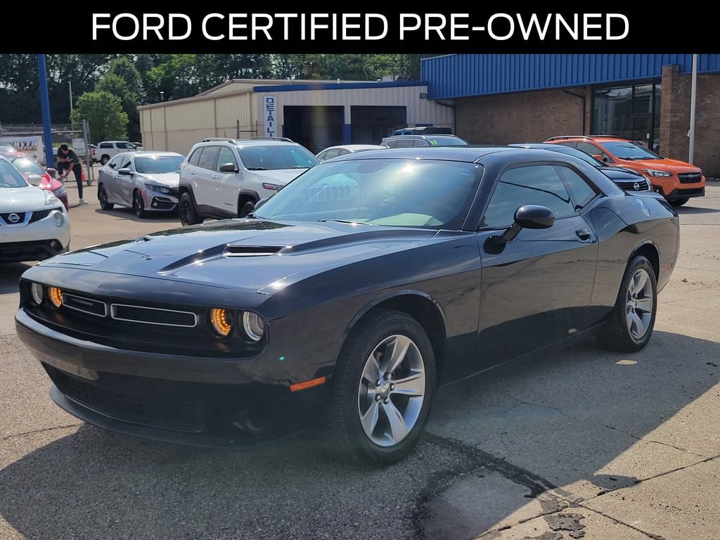 Used 2019 Dodge Challenger SXT RWD video 2