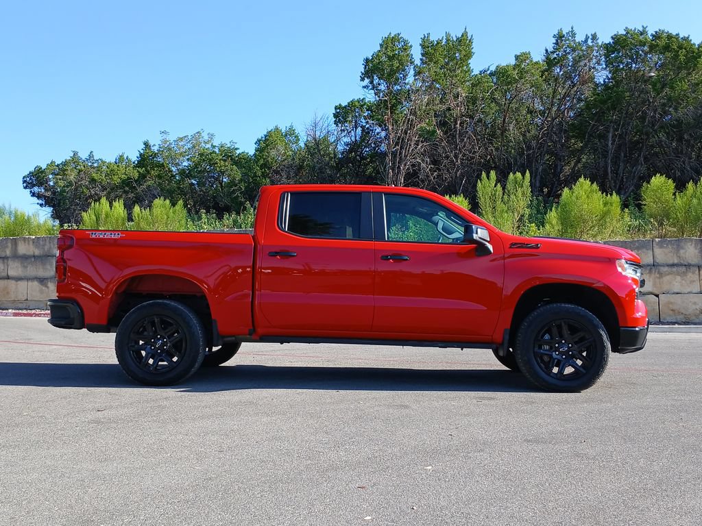 Used 2024 Chevrolet Silverado 1500 LT Trail Boss w/ LPO, Dark Essentials Package AWD/4WD image 2