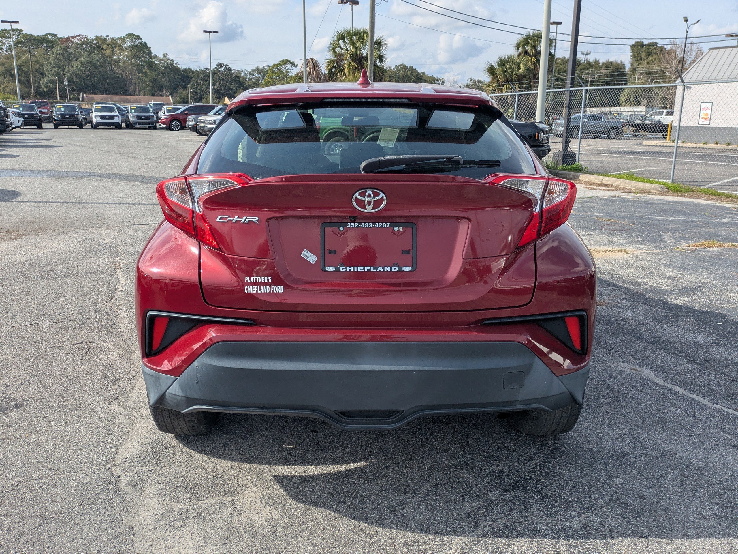 Used 2019 Toyota C-HR LE image 4