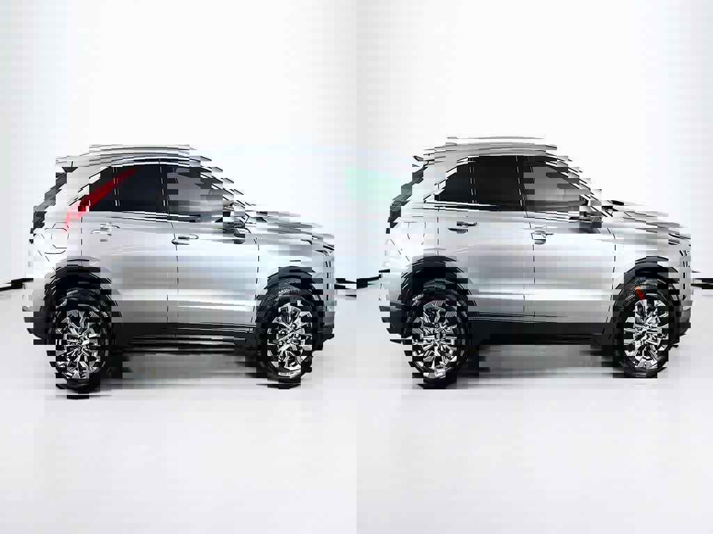 Used 2025 Cadillac XT4 Premium Luxury image 6